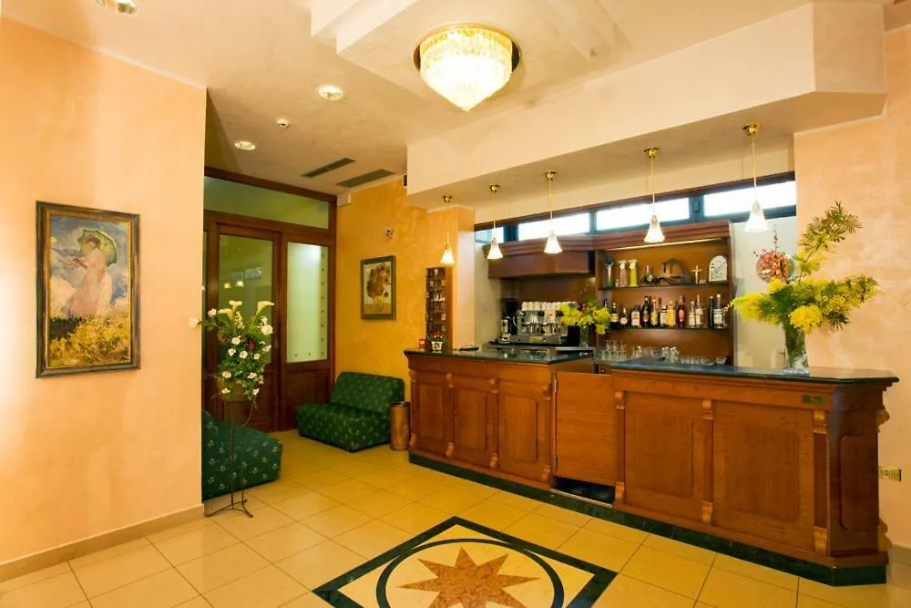 Hotel Andrea'S 리미니