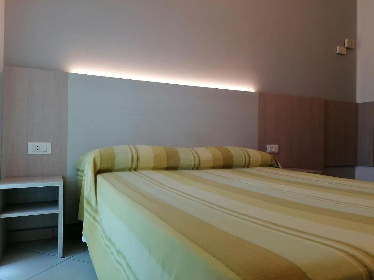 Hotel Andrea'S 리미니